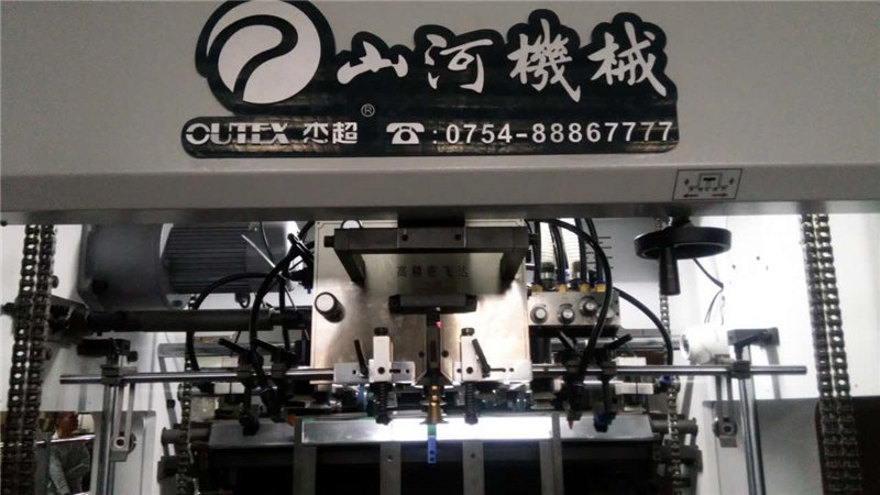 Machine de découpe automatique modèle HMC-10802