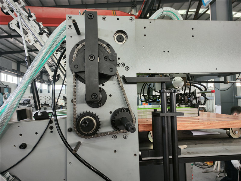 Automatinė karštojo štampavimo mašina, modelis HTJ-10502